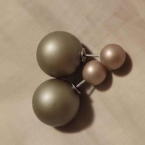 Front n back studded pearl like earrings (3pairs) - Picture 4 of 4